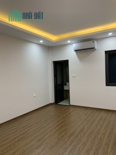 Bán nhà phân lô phố Trần Cung dt 35 m2 x 5 t mới tinh ô tô cách nhà 30 m giá 3,9 tỷ.