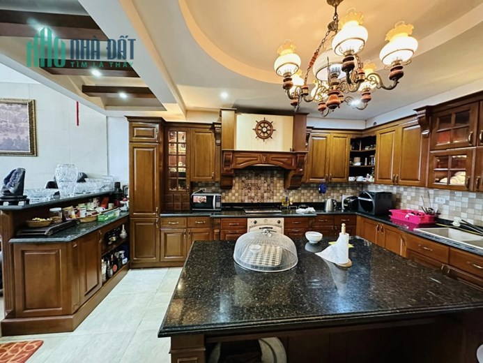 Bán nhà 5T mặt phố Cầu Giấy DT 57m2 lô góc, kinh doanh văn phòng, giá 13tỷ