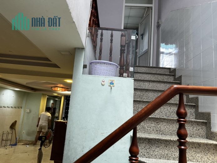 Bán căn nhà hẻm hẻm 5m đường Luỹ Bán Bích, Phú thọ hoà, Tân Phú. dtkv 5.5x10 trệt lầu giá 5.9 tỷ