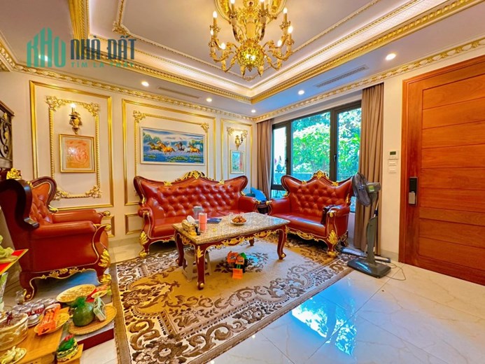 Siêu Vip! Biệt Thự lõi Cầu Giấy, Dt 180m2, 5 tầng, MT 25m, giá 39,5 tỷ thương lượng.