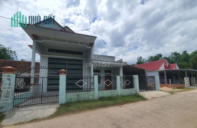 CẦN BÁN GẤP CĂN NHÀ NẰM TRÊN TRỤC ĐƯỜNG LIÊN XÃ HUYỆN PHÙ CÁT - TỈNH BÌNH ĐỊNH.