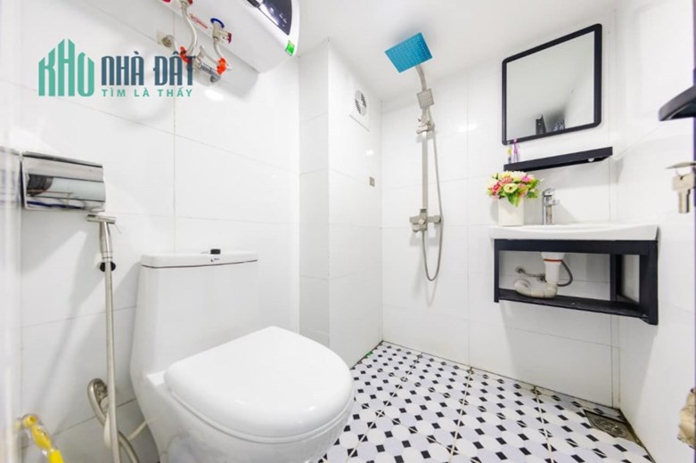 Chính chủ bán nhà CẦU GIẤY 5 TẦNG. 46M2. Gần các trường học, bệnh viện.  Gía 4 tỷ