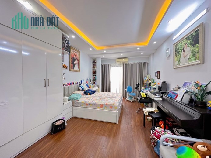 BÁN NHÀ MẶT PHỐ TRƯƠNG ĐỊNH, VỊ TRÍ ĐẮC ĐỊA, VỈA HÈ, 2 Ô TÔ TRÁNH