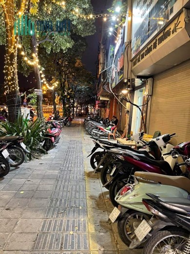 SANG NHƯỢNG CỬA HÀNG GẤP MÔ HÌNH ( CƠM VĂN PHÒNG VÀ NHẬU )