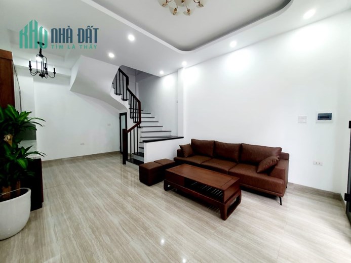 Bán nhà phố Tân Mai, 30m2 x4 tầng, MT 4,5m , lô góc