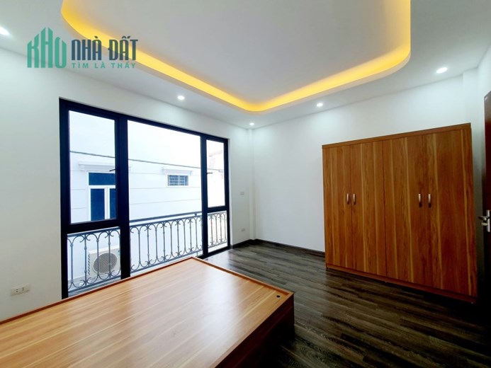 Bán nhà phố Tân Mai, 30m2 x4 tầng, MT 4,5m , lô góc