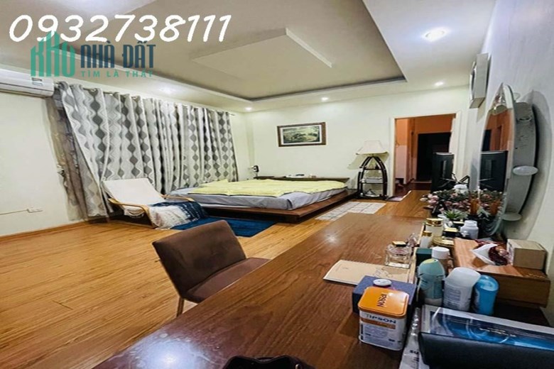 Cần bán nhanh nhà Gần phố Pháo Đài Láng, 61m2, 4 tầng, thang máy tiện nghi, ô tô vào nhà, tiện ích