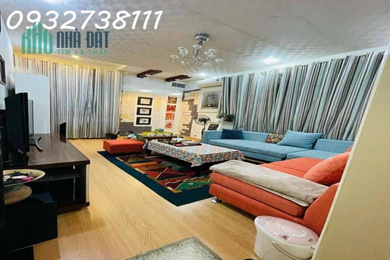 Cần bán nhanh nhà Gần phố Pháo Đài Láng, 61m2, 4 tầng, thang máy tiện nghi, ô tô vào nhà, tiện ích