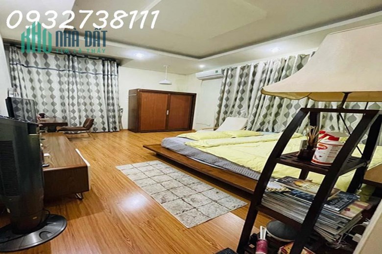 Cần bán nhanh nhà Gần phố Pháo Đài Láng, 61m2, 4 tầng, thang máy tiện nghi, ô tô vào nhà, tiện ích