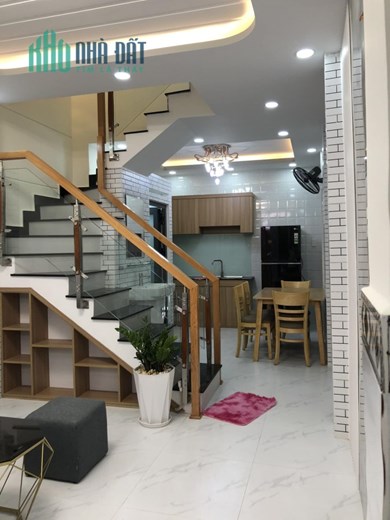 🧨 GẤP BÁN NHÀ HXH -🔥3 TẦNG - AN NINH - 3TỶ HƠN - SÁT VÁCH TÂN BÌNH - NGAY EMART