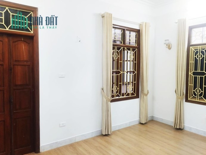 Bán gấp nhà 3,65 tỷ ngõ Toàn Thắng - Khâm Thiên Dt 40m2x5T, Sđcc