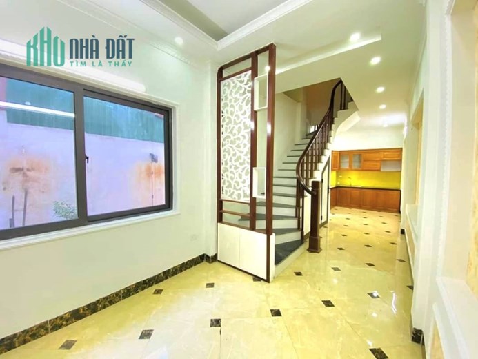 Bán nhà ngõ 1 Bùi Xương Trạch 38m2, 5T nhình 4 tỷ lô góc ngõ oto, cách phố vài bước chân