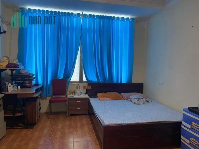 4.35 tỷ nhà Hoàng Ngọc Phách, Đống Đa, 5 tầng, ô tô vào nhà, kinh doanh.
