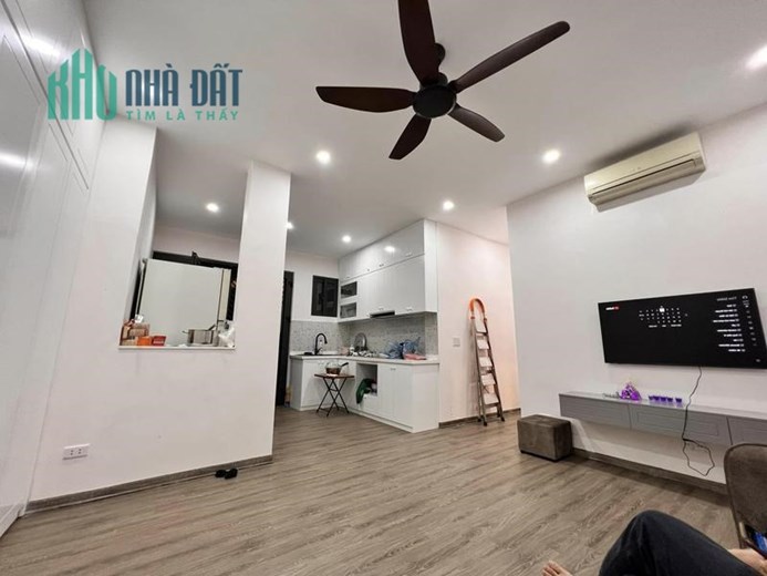 Nhà mới đẹp lung linh, 2 ngủ, 66m2, 10 bước chân ra phố trung tâm Láng Hạ 3.43 tỷ
