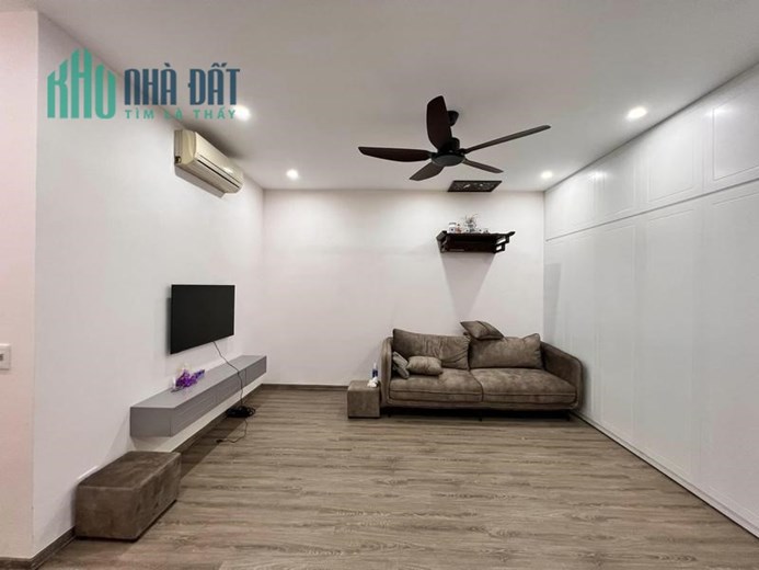 Nhà mới đẹp lung linh, 2 ngủ, 66m2, 10 bước chân ra phố trung tâm Láng Hạ 3.43 tỷ