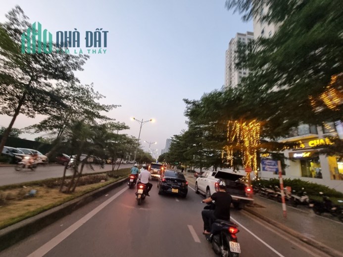 Bán Biệt thự TP Giao Lưu, Bắc Từ Liêm. 368m2x4; MT36m; giá 118 tỷ. Phương