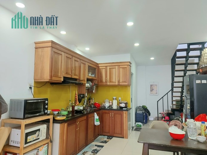 Bán Nhà Lã Xuân Oai Khu Trung Tâm Quận 9, 50m2, Ngang 4m Chỉ 3.x Tỷ, Giá cũ 4.2 Tỷ