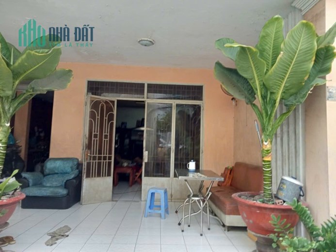 Nhà mặt tiền đường Nam hòa phước long A, diện tích 200m giá tốt