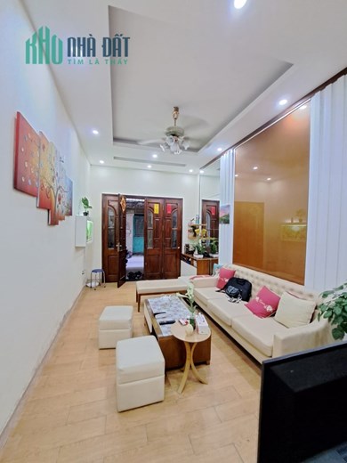 Nhà Hào Nam, Đống Đa, ô tô đõ cửa vào nhà, 47 m2 x 4 tầng, kinh doanh, an sinh đỉnh