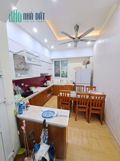 Nhà Hào Nam, Đống Đa, ô tô đõ cửa vào nhà, 47 m2 x 4 tầng, kinh doanh, an sinh đỉnh
