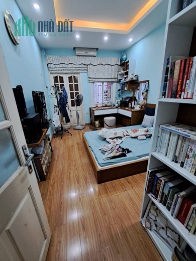 Nhà Hào Nam, Đống Đa, ô tô đõ cửa vào nhà, 47 m2 x 4 tầng, kinh doanh, an sinh đỉnh