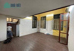Cho thuê nhà nguyên căn tại Măt Phố Thợ Nhuộm,  Hoàn Kiếm 80m2