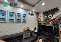 cho thuê nhà nguyên căn Nguyễn Sơn, Long Biên 150m2 * 3 tầng * ô tô tránh + kinh doanh