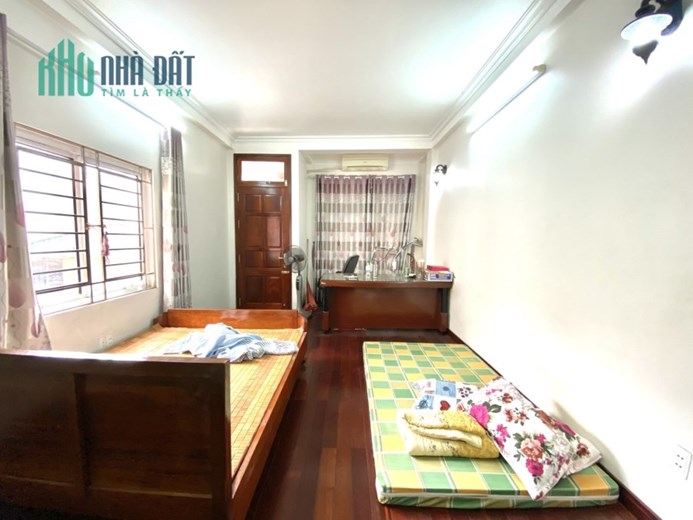 bán gấp CCMN phố Tôn Đức Thắng dòng tiền 30Tr 70m 6Tg MT4,0m chỉ 8 tỷ.