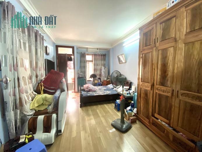 bán gấp CCMN phố Tôn Đức Thắng dòng tiền 30Tr 70m 6Tg MT4,0m chỉ 8 tỷ.
