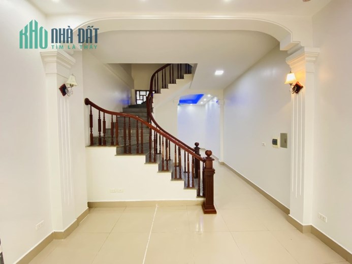 NHÀ ĐẸP CHỦ TẶNG TOÀN BỘ NỘI THẤT XỊN XÒ - NHÀ 3 MẶT THOÁNG 6 PHÒNG NGỦ RỘNG - 50M RA MẶT PHỐ TÔN