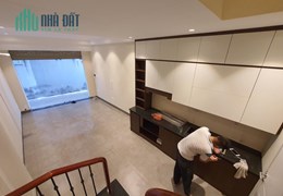 BÁN NHÀ BỒ ĐỀ DT 35M 5 TẦNG CHỈ  4 TỶ, NHÀ MỚI ĐẸP,  Ô TÔ  ĐỖ CỬA.