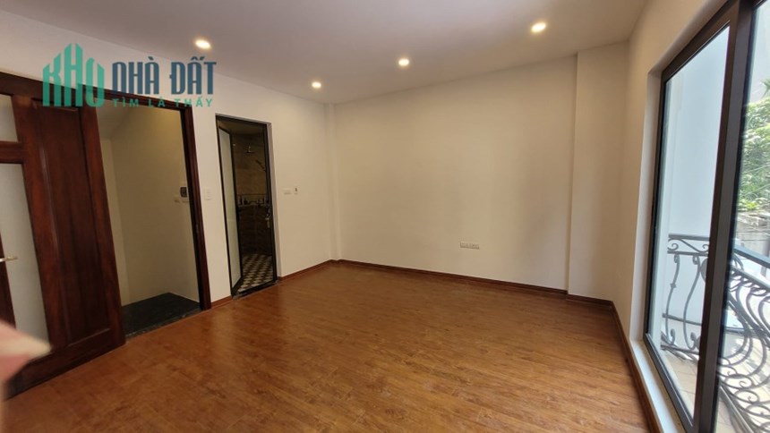 BÁN NHÀ BỒ ĐỀ DT 35M 5 TẦNG CHỈ  4 TỶ, NHÀ MỚI ĐẸP,  Ô TÔ  ĐỖ CỬA.