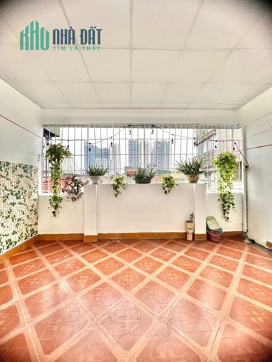 Cần bán nhà mặt phố Nguyễn Văn Cừ, Long Biên 50m2, 5 tầng, 16 tỷ.