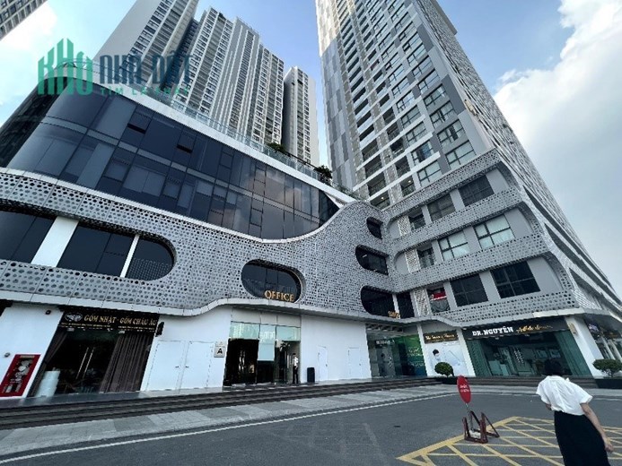 Cho thuê 2000m2 mặt bằng thương mại tại tầng 2 Vinhomes West Point Phạm Hùng