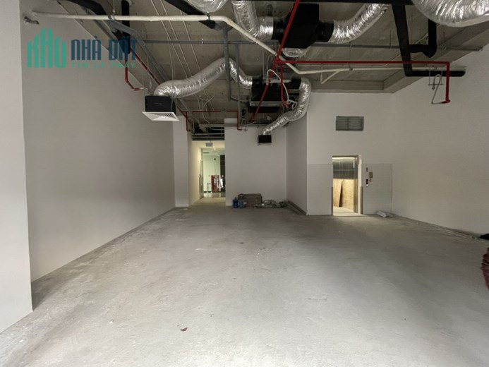 Cho thuê 2000m2 mặt bằng thương mại tại tầng 2 Vinhomes West Point Phạm Hùng