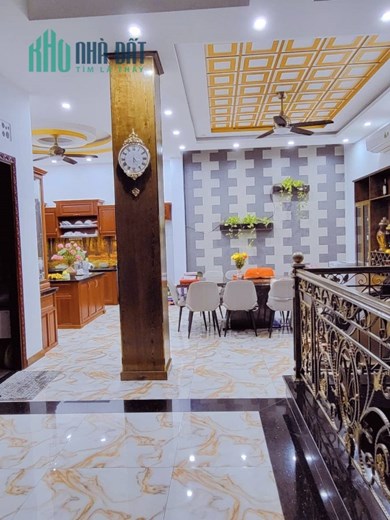 NGỘP QUÁ CHỊU HẾT NỔI- Bán Rẻ Nhà Ông Ích Khiêm Quận 11, Hẻm Xe Hơi Thông, 82m2, 4 Phòng, 11.9 TỶ