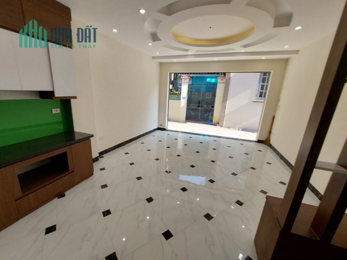 Siêu hiếm. Bán nhà đường Trịnh Đình Cửu, Hoàng Mai. 30m2 x 5T. Ô TÔ. KD. Hơn 3 Tỷ. 0968084286