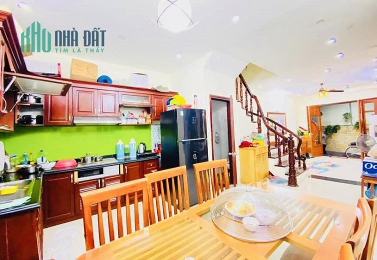 Bán nhà Khương Đình 48m2, 4T nhỉnh 5 tỷ oto 5 tạ vào nhà, full nội thất