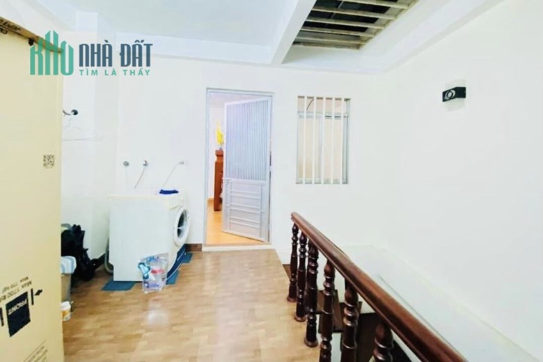 Bán nhà Khương Đình 48m2, 4T nhỉnh 5 tỷ oto 5 tạ vào nhà, full nội thất