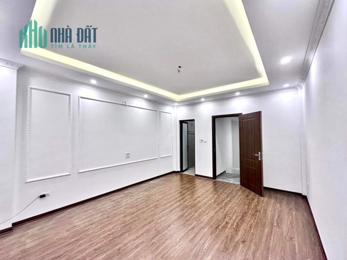 NHÀ PHỐ Cự Lộc 30m, 5tầng, mt4m, 4.35 tỷ, NHÀ MỚI Ở LUÔN - GẦN PHỐ CẠNH ROYAL CITY
