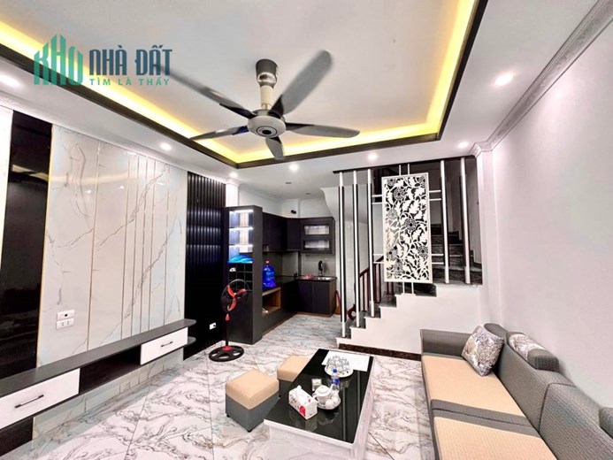 NHÀ PHỐ Cự Lộc 30m, 5tầng, mt4m, 4.35 tỷ, NHÀ MỚI Ở LUÔN - GẦN PHỐ CẠNH ROYAL CITY
