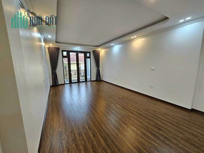 CẦN BÁN CĂN NHÀ PHỐ NGUYỄN - LONG BIÊN SƠN .
60M2 - 7 TẦNG THANG MÁY - GARA 2 Ô TÔ - GIÁ CHỈ 12 TỶ.