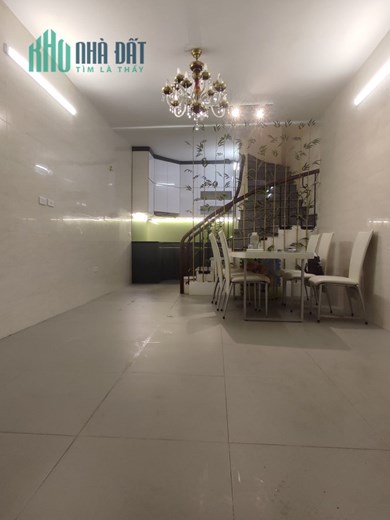 Chính Chủ Cần Bán Gấp Nhà 5 Tầng Khu Phân Lô Quân Đội Phố Nguyễn Tri Phương, Gía Bán : 6.6 Tỷ.