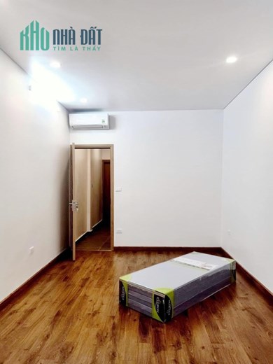 Bán căn nhà 38m2 phố Yên Phụ, Tây Hồ Dân xây 5 phòng 1 nhà ra phố 3.3 Tỷ
