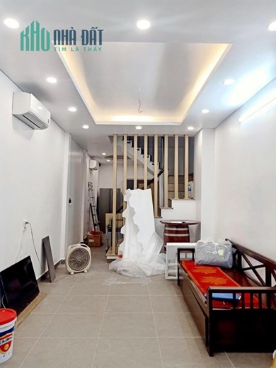 Bán ngôi nhà 37m2 phố Yên Phụ, Tây Hồ Dân xây 5 phòng ngủ 1 nhà 2 Ô tô tránh 3.3 Tỷ