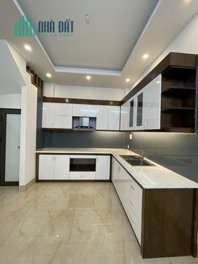 Chính Chủ Nhờ Bán Nhà Phân Lô 5 Tầng Mới Koong Phố Lạc Long Quân - Cầu Giấy - Gía : 6 tỷ