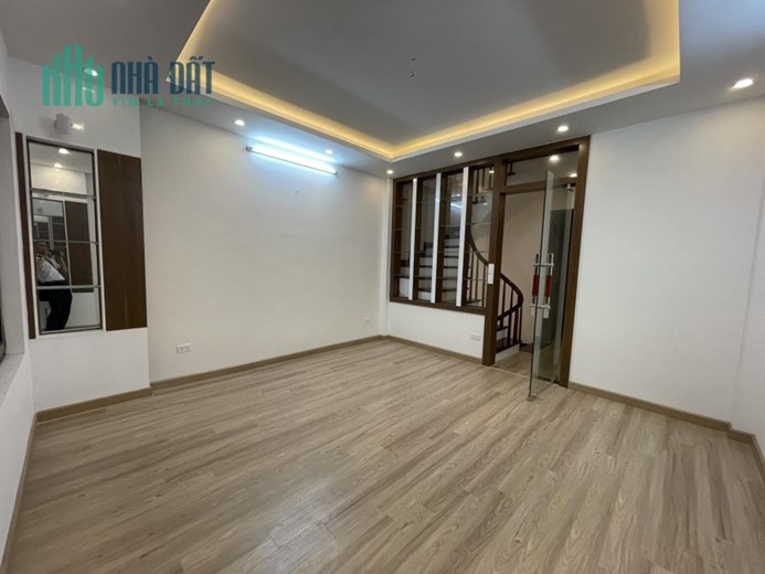 Chính Chủ Nhờ Bán Nhà Phân Lô 5 Tầng Mới Koong Phố Lạc Long Quân - Cầu Giấy - Gía : 6 tỷ