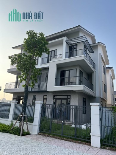 Bán gấp biệt thự 180m2 Centa RVS tiếp giáp Phù Đổng chỉ 41triệu một m2