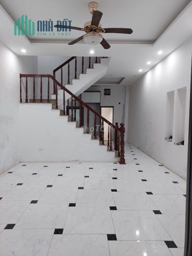 Chính chủ cần bán nhà 42,4 m2 x 3 tầng tại ngõ 203 Kim Ngưu