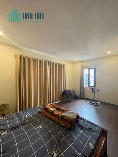 Bán ngôi nhà 31m2 phố Yên Hoa, Tây Hồ Chủ tự xây 3 phòng 2 Ô tô tránh 10m 3.1 Tỷ